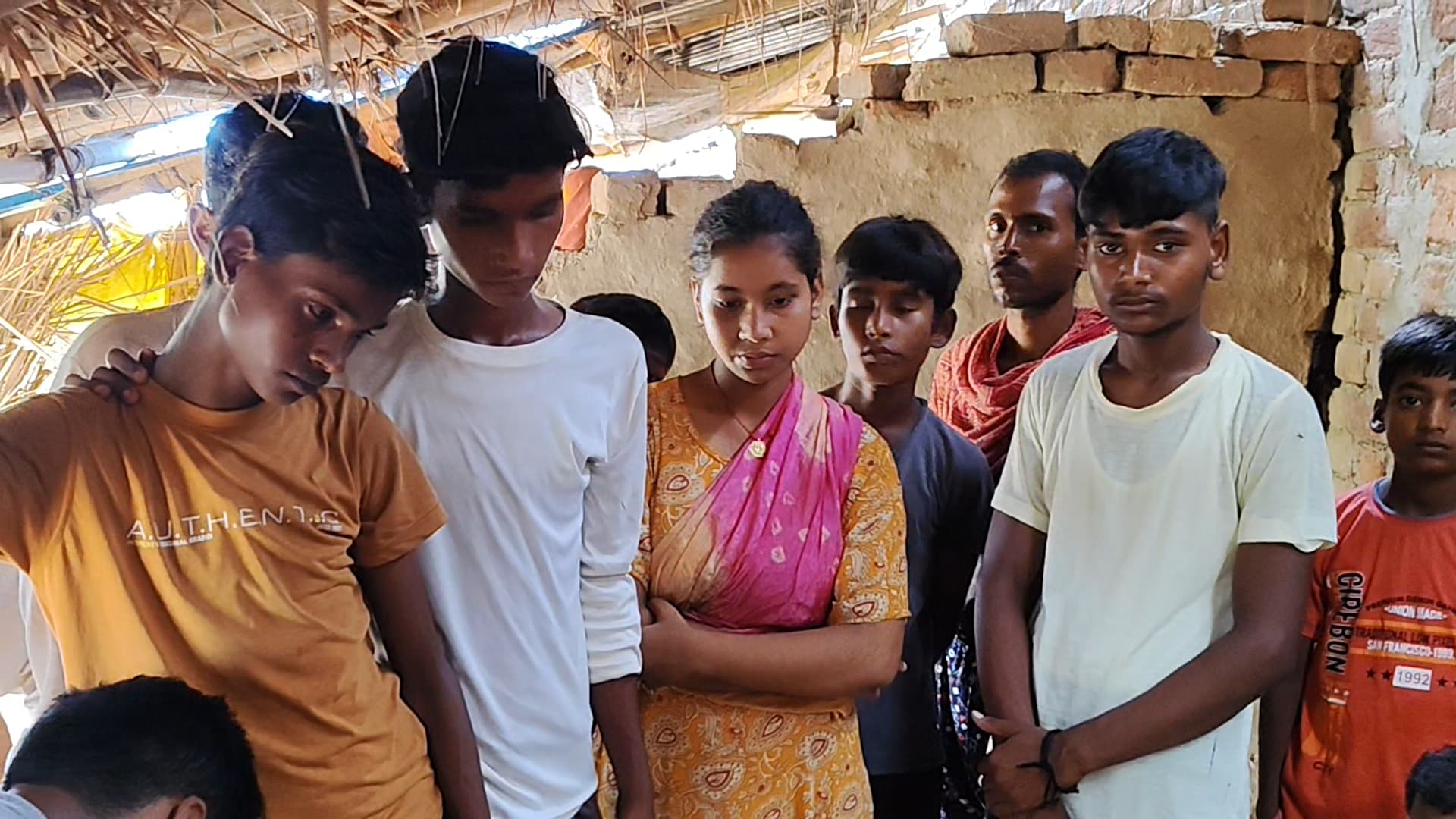 मजदूरों की मौत की आशंका से अमरथा गांव में मचा कोहराम  चारो ओर से निकल रही चीख पुकार से दहला पूरा गांव