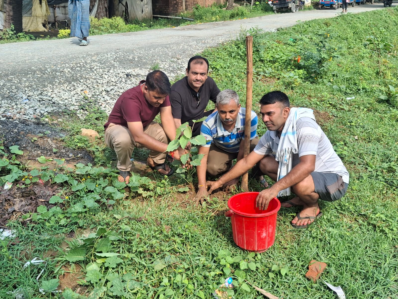 आओ ऑक्सीजन बचाए अभियान के अंतर्गत किया पौधरोपण