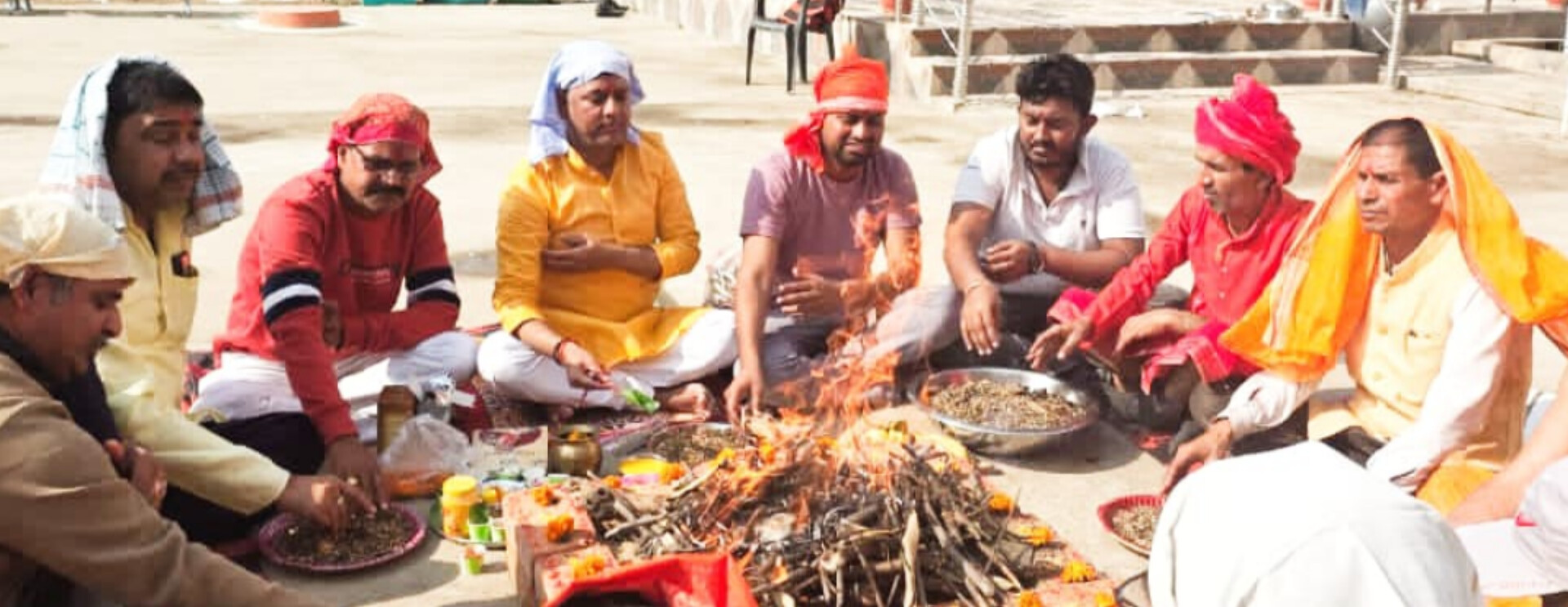 बिक्रमगंज में श्रद्धा के साथ छात्र छात्राओं और शिक्षकों ने किया माँ सरस्वती पूजा