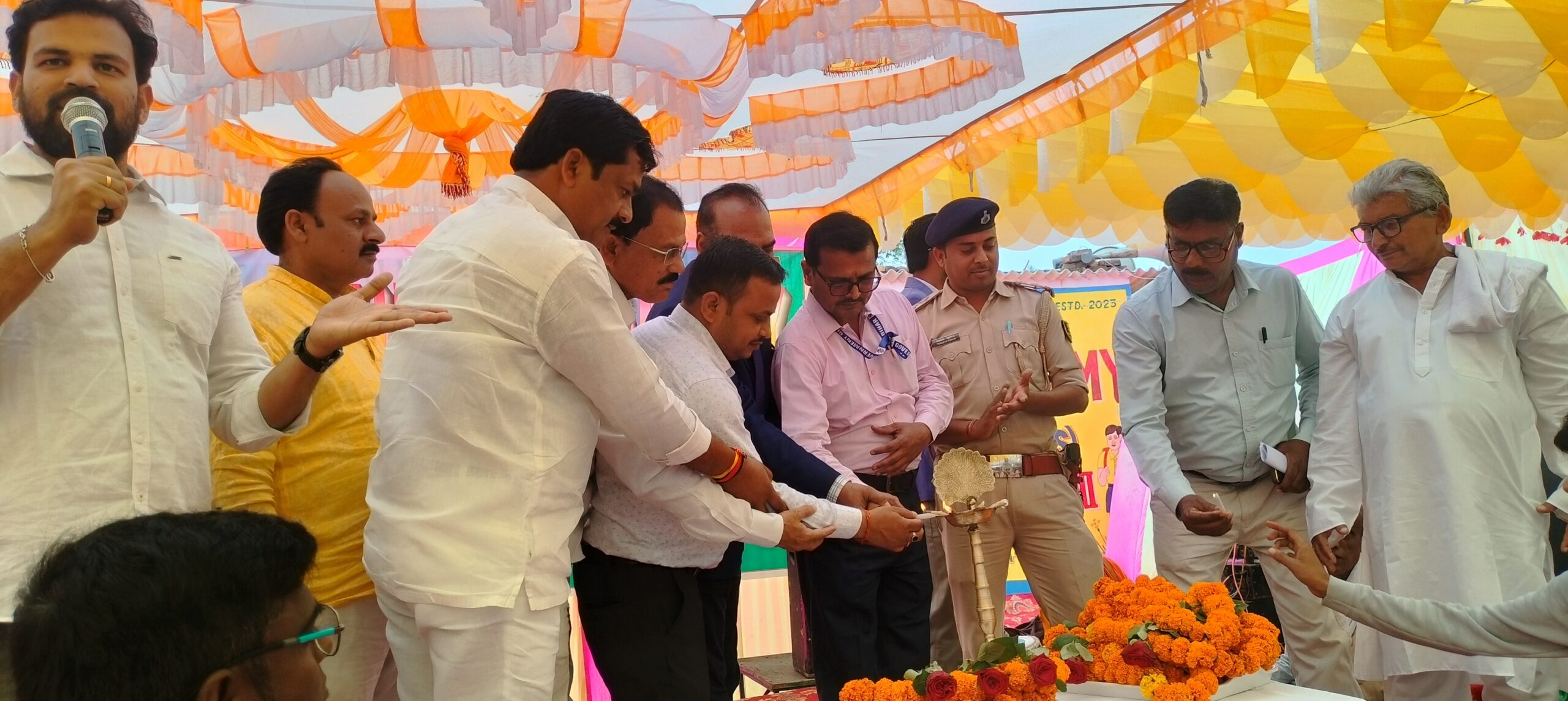 गुरुकुल एकेडमी के तीसरा स्थापना दिवस पर सांस्कृतिक कार्यक्रम व विज्ञान प्रदर्शनी का किया गया आयोजन