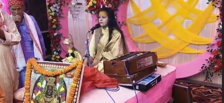 रामकथा में उमड़ी श्रद्धालुओं की भीड़, साध्वी शैलप्रिया पांडेय ने बताया श्रीराम का आदर्श जीवन
