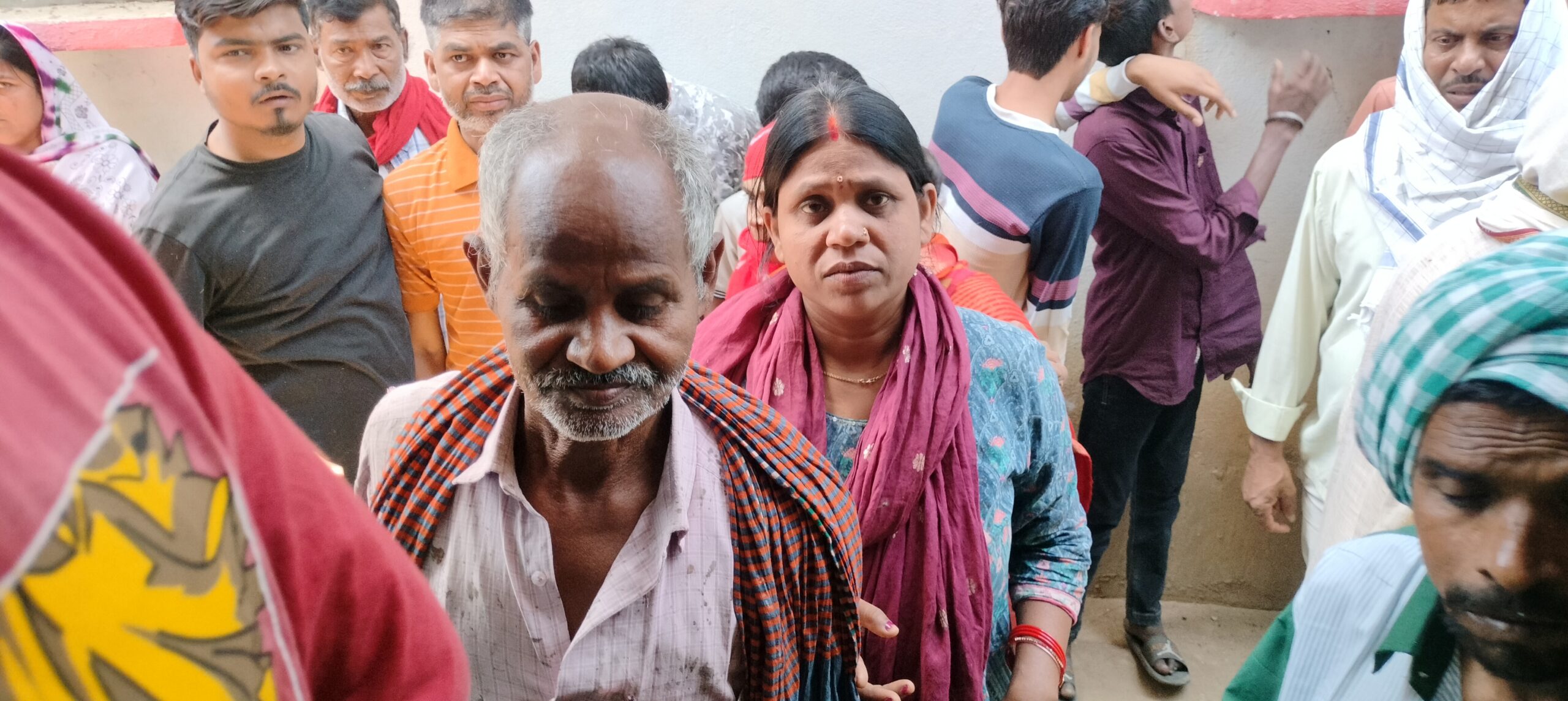 बिक्रमगंज में छत से लटका मिला विवाहिता का शव, पिता ने लगाया हत्या का आरोप